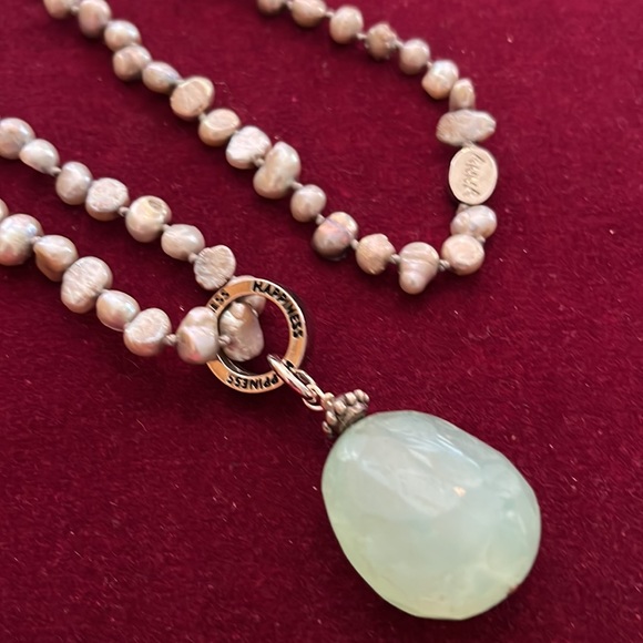 Gorgeous light green stone and silver beaded heart chakra “Happiness” necklace. - Picture 6 of 7